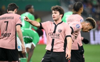 雷速直播-巴黎圣日耳曼客场风光不再，与圣埃蒂安战平