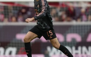 雷速官网下载-弗赖堡连战连捷，赛季争冠实力突显