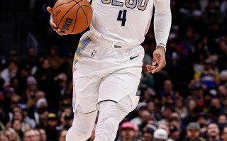 雷速官网下载-掘金队辛博德表现神勇，本赛季场均得分超过25分