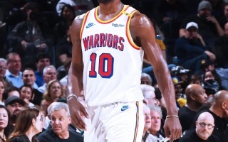 雷速官网下载-老鹰控卫精彩表现，球队进攻招架不住