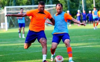 雷速直播-精英联赛进入关键阶段，各队实力对决精彩纷呈