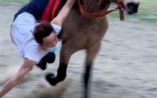 雷速官网下载-竞技狂欢！运动员们策马扬鞭