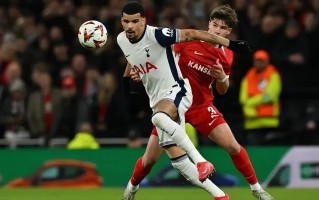 雷速官网-曼联客场逆转获胜，反超热刺