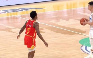 雷速-钢人队内线锋线不给对手喘息之机，稳坐榜首