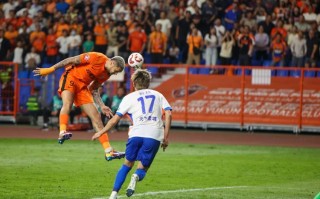 雷速官网-强队对决，中超联赛精彩纷呈