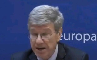 雷速官网下载-乌克兰不敌对手，欧洲赛场失利颇受争议