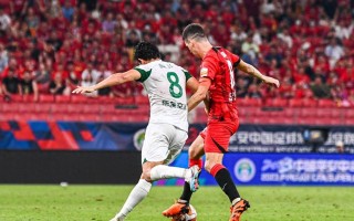 雷速直播-上海上港在困境中崭露头角，取得巨大胜利