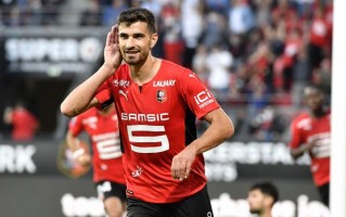 雷速官网下载-雷恩纳客场成功逆转，前锋梅开二度成为英雄