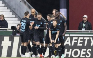 雷速直播-霍芬海姆队中场掌控球场局面