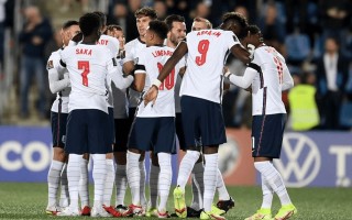 雷速直播-英格兰队高歌猛进，一路领跑小组出线