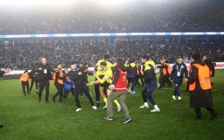 雷速官网下载-精彩对决引爆热情，球迷欢呼