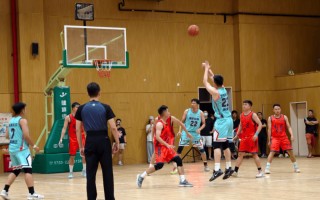 雷速官网-观赏篮球赛的精彩瞬间，球迷欢呼不已