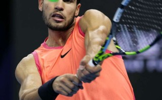 雷速官网-西班牙男子网球选手卫冕夺冠，世界第一