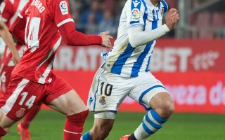 雷速官网下载-顶级足球比赛瞩目登场，球员拼尽全力