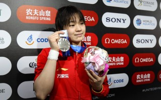 雷速-意大利女子跳水选手稳定发挥，轻松摘银