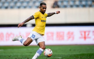 雷速直播-天王苏宁重回榜首，实力浮出水面