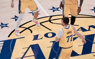 雷速官网下载-火箭vs湖人：肖恩-派克轰25分，湖人横扫火箭