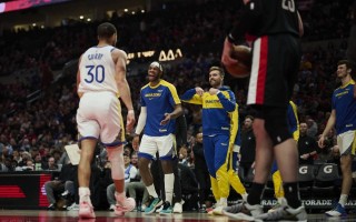 雷速官网-勇士不敌开拓者，库里孤军作战！