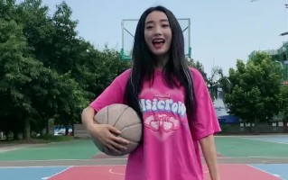 雷速官网-NBA球员参加慈善篮球赛，传递爱心