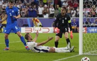 雷速官网-英格兰主场大胜克罗地亚，坚定实力争夺欧洲冠军