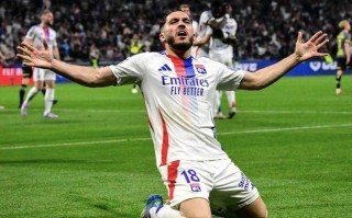 雷速直播-里昂队员积极表现，备受球迷瞩目