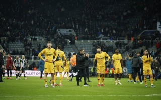 雷速-狼队客场告捷切尔西，英超争冠宝座陷入风波