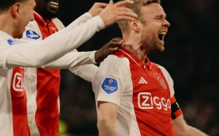 雷速官网-荷兰巨人：阿贾克斯战胜对手晋级联赛