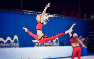 雷速官网下载-俄罗斯体操运动员曼妙身姿，赢得青睐