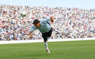 雷速官网下载-年轻球员在足球场上展现出色表现