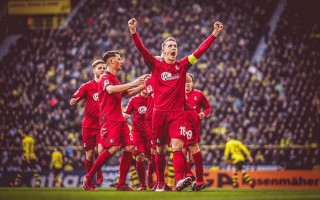 雷速直播-弗赖堡力克美因茨，全力保级渡劫