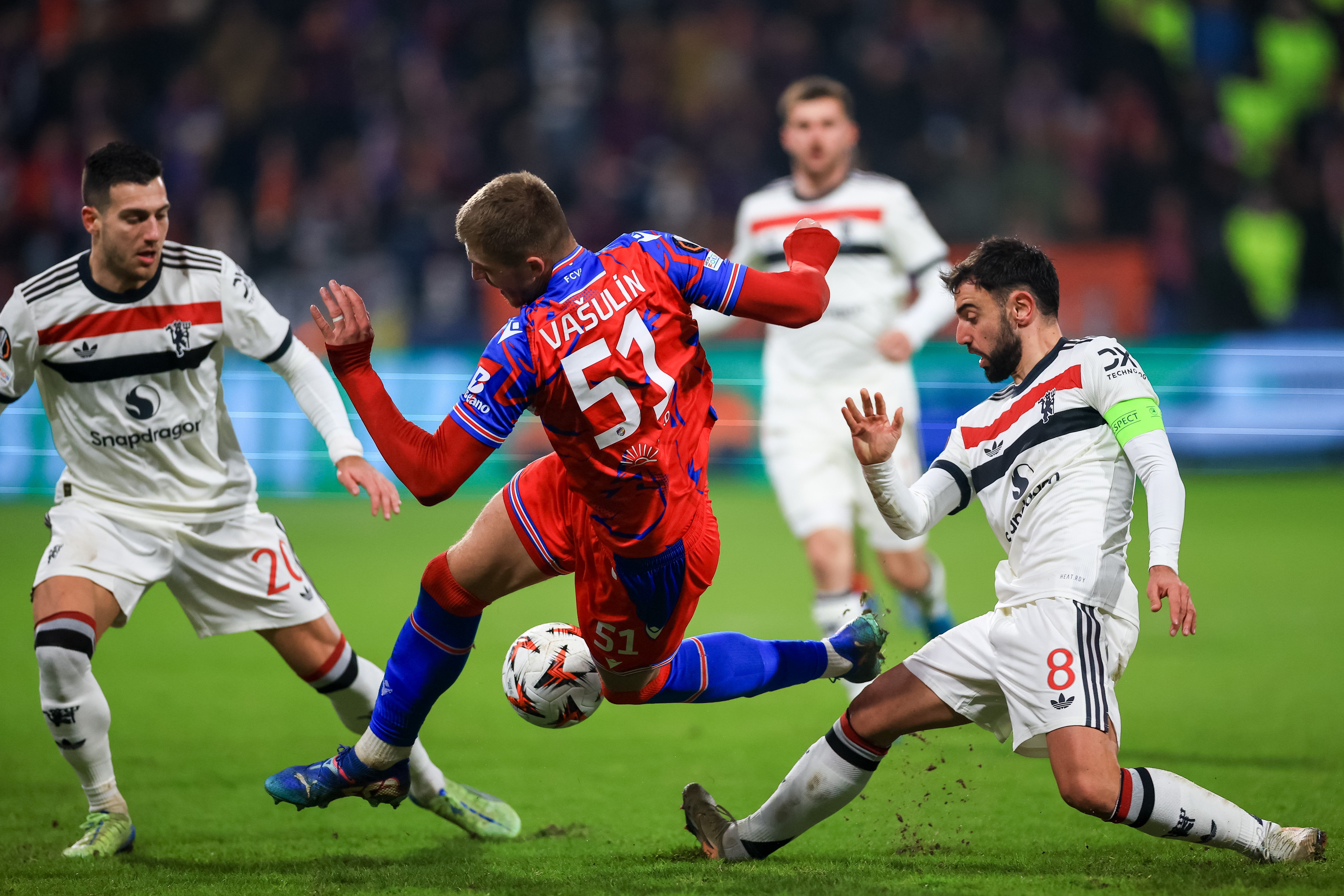 雷速官网-欧国联赛场的激动瞬间,球队乘胜追击备战下一场-第1张图片-雷速官网 雷速官网-欧国联赛场的激动瞬间,球队乘胜追击备战下一场-第1张图片-雷速官网