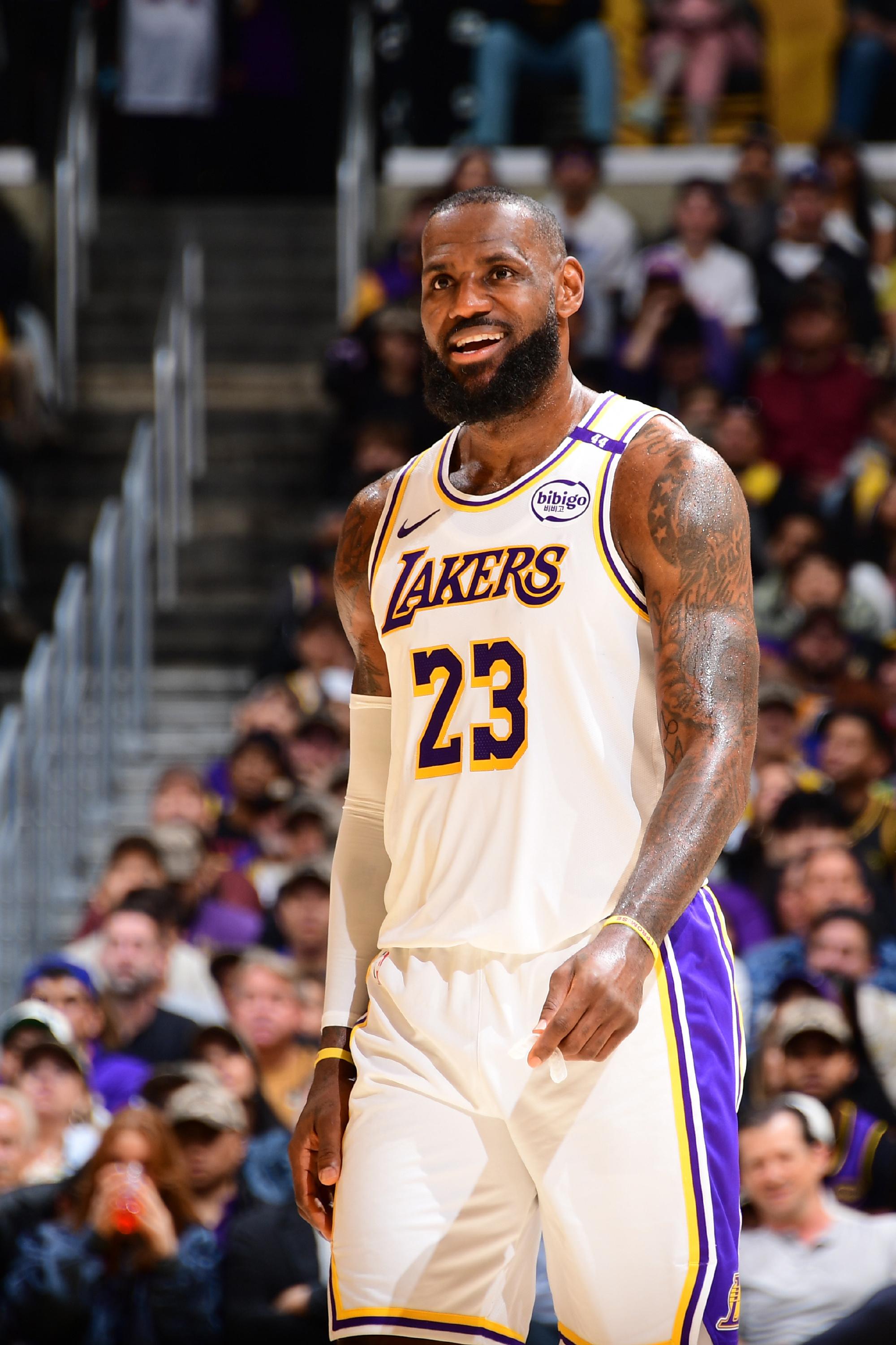 雷速直播-詹姆斯三双表现,湖人大胜石狮-第1张图片-雷速官网 雷速直播-詹姆斯三双表现,湖人大胜石狮-第1张图片-雷速官网