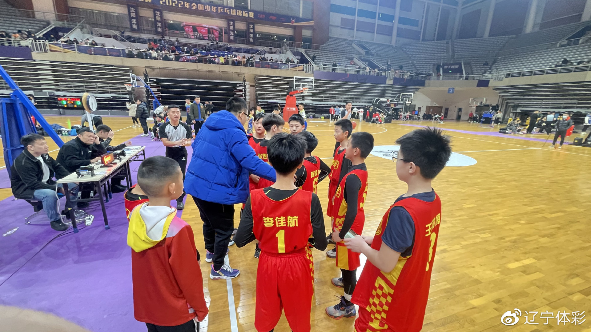 雷速官网下载-篮球比赛午间开打,球迷争相赴现场助威-第2张图片-雷速官网 雷速官网下载-篮球比赛午间开打,球迷争相赴现场助威-第2张图片-雷速官网