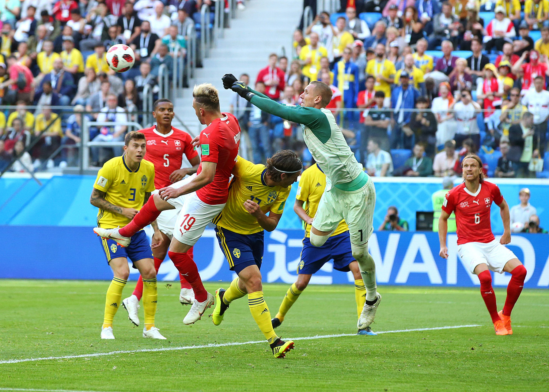 雷速官网-震撼的足球对决即将上演,带来无限激情-第2张图片-雷速官网 雷速官网-震撼的足球对决即将上演,带来无限激情-第2张图片-雷速官网