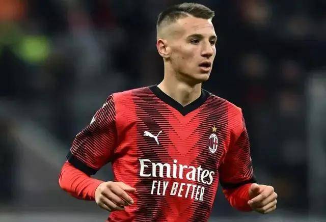 雷速官网-AC米兰新签约年轻前锋，球队锋线实力再添一员-第1张图片-雷速官网