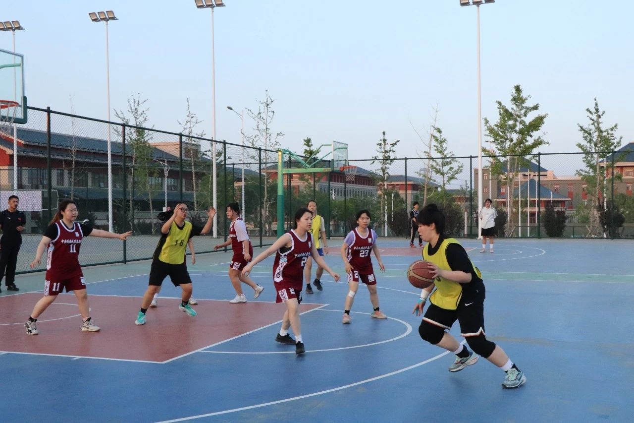 雷速官网-镇江篮球场上斩获连胜,势不可挡-第2张图片-雷速官网 雷速官网-镇江篮球场上斩获连胜,势不可挡-第2张图片-雷速官网