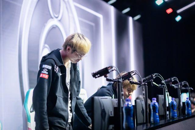 雷速直播-超级强队碰撞！预选赛临近尾声战况白热化-第1张图片-雷速官网