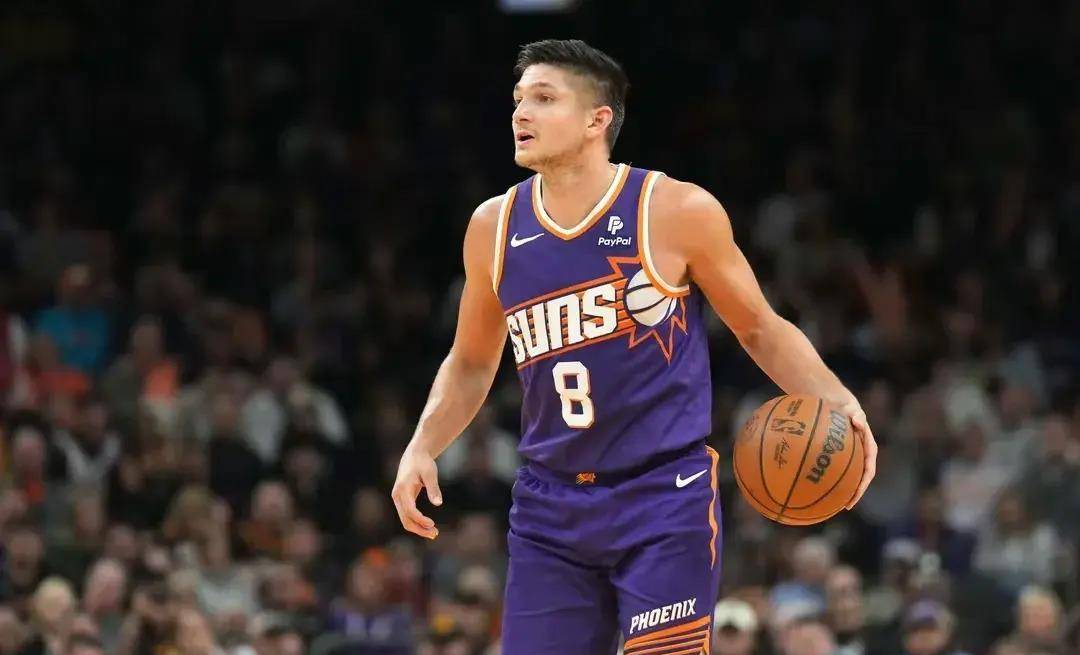 雷速官网下载-太阳队后卫布克连续第二年获得总决赛MVP-第2张图片-雷速官网 雷速官网下载-太阳队后卫布克连续第二年获得总决赛MVP-第2张图片-雷速官网