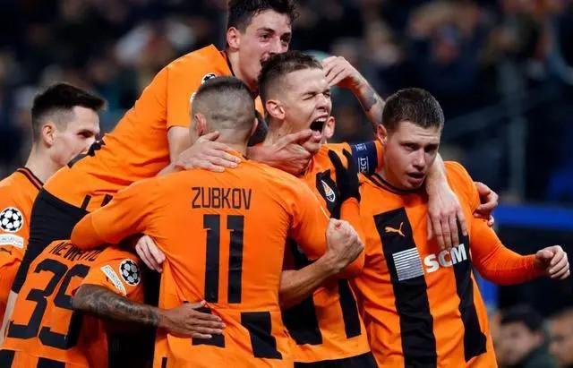 雷速官网-瓦伦西亚击败对手晋级欧冠八强-第1张图片-雷速官网