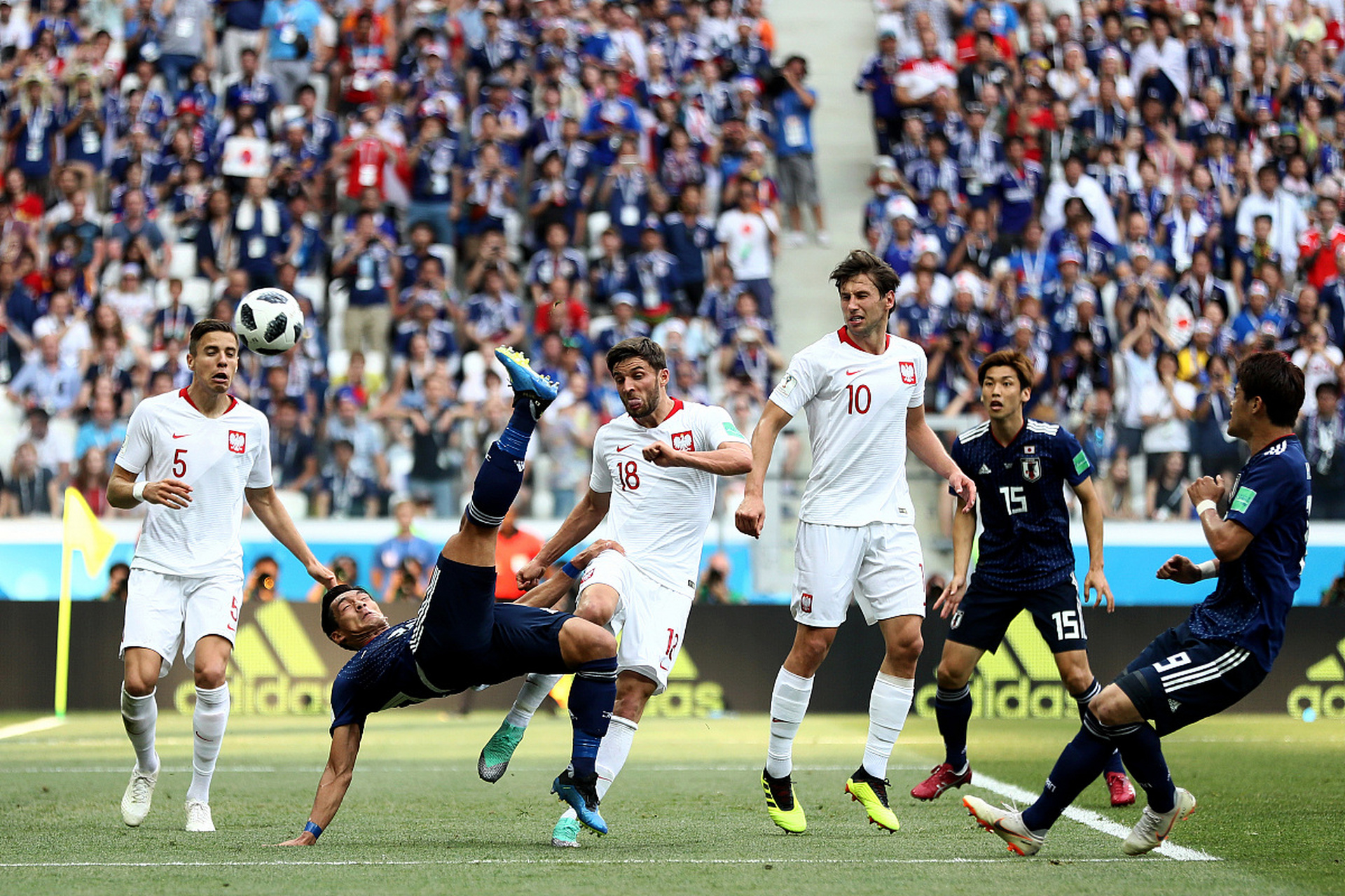 雷速官网-足球热潮再现,球员实力比拼激烈-第1张图片-雷速官网 雷速官网-足球热潮再现,球员实力比拼激烈-第1张图片-雷速官网
