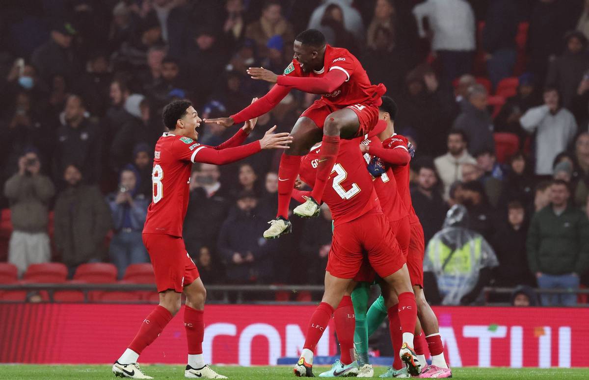 雷速官网-球星伤退，球队依旧胜利，成功晋级-第1张图片-雷速官网