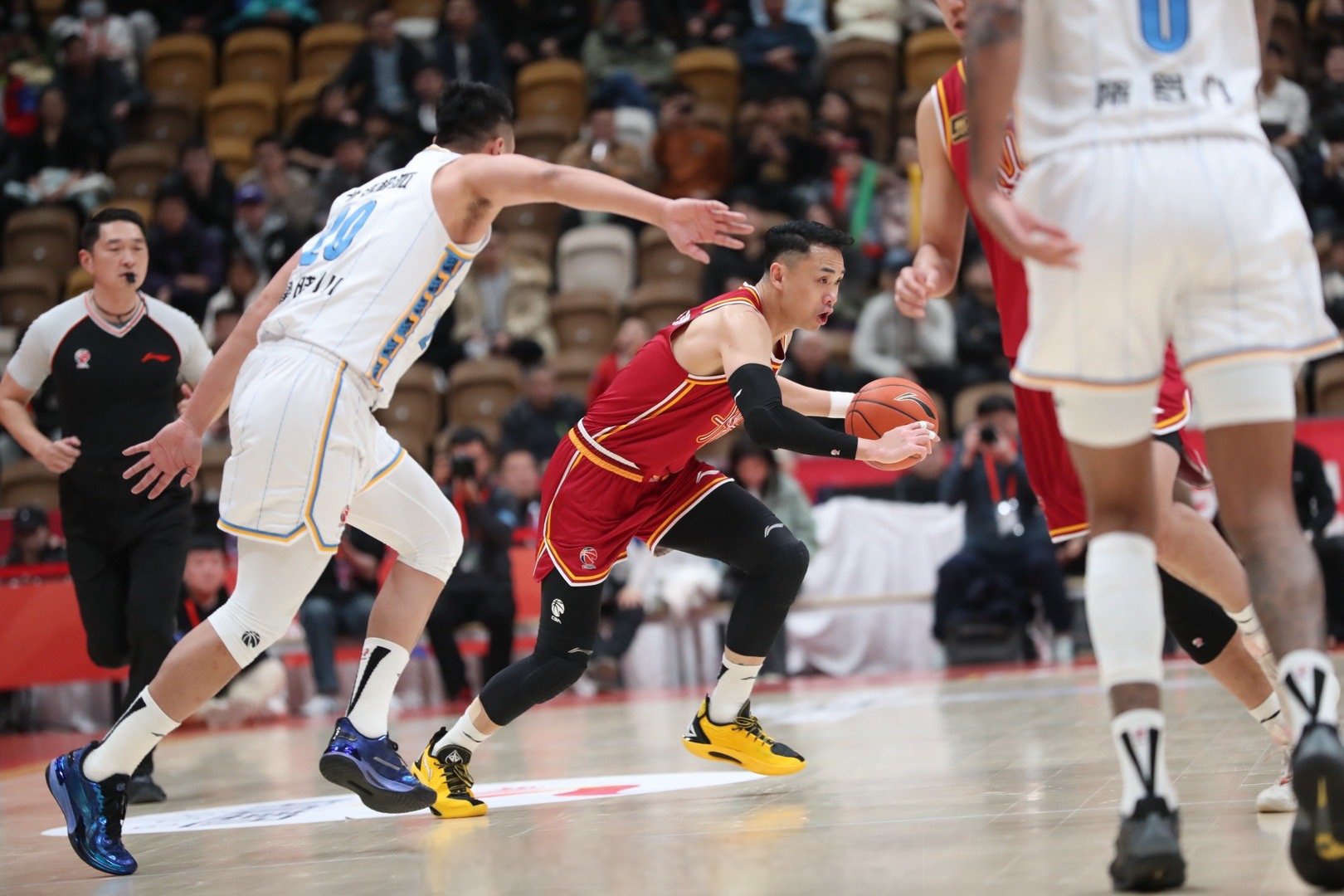 雷速官网-山西汾酒与辽宁北六,谁能称霸球场?-第1张图片-雷速官网 雷速官网-山西汾酒与辽宁北六,谁能称霸球场?-第1张图片-雷速官网