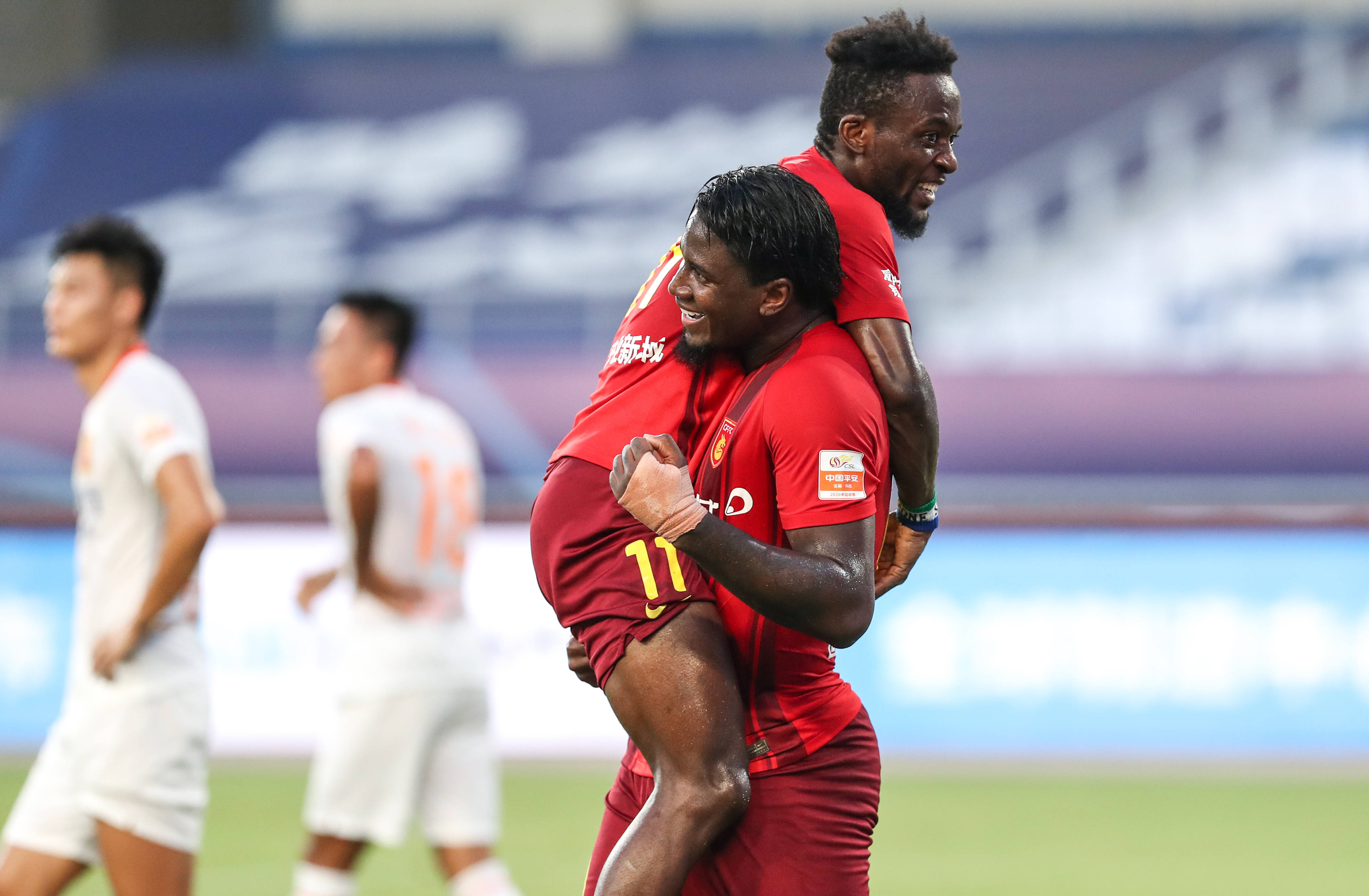 雷速官网下载-华夏幸福客场胜重庆，保级压力减轻-第2张图片-雷速官网