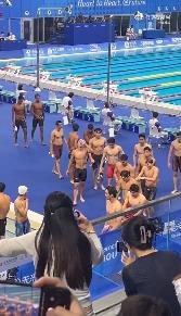 雷速官网-游泳比赛大放异彩，世界纪录被不断刷新-第1张图片-雷速官网