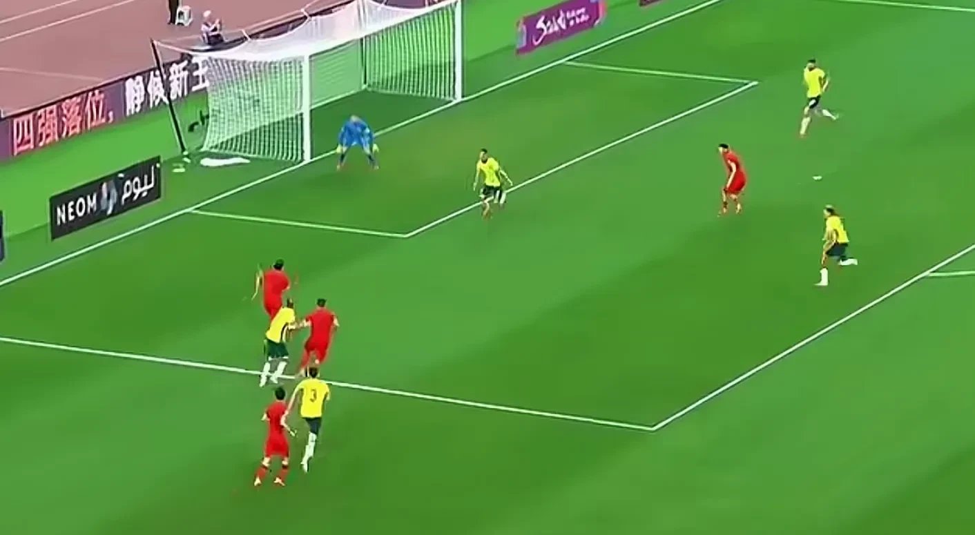 雷速官网-张玉宁突破重重防守，攻入制胜一球-第1张图片-雷速官网