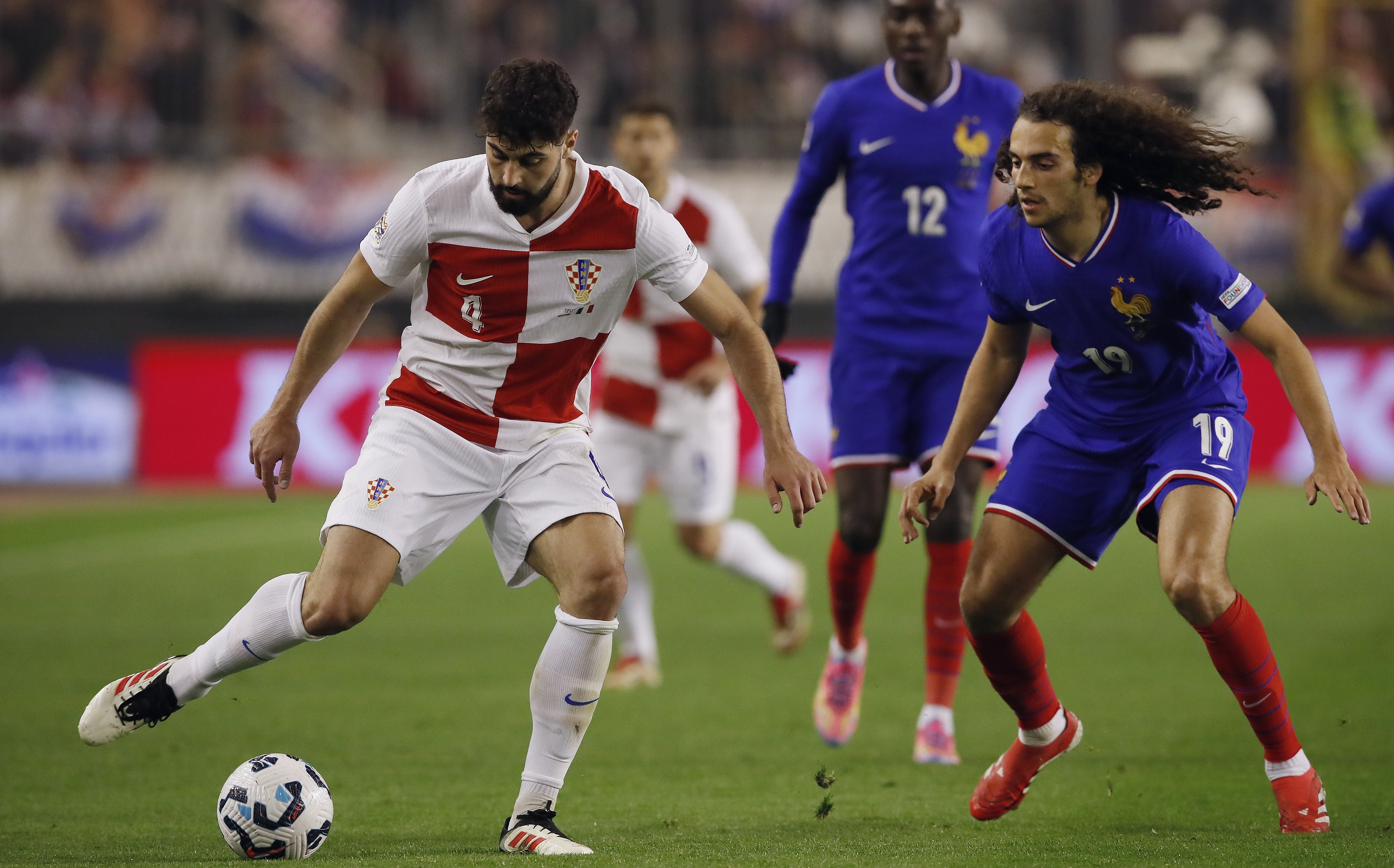 雷速官网-欧预赛：法国胜克罗地亚，东道主不敌客队-第2张图片-雷速官网