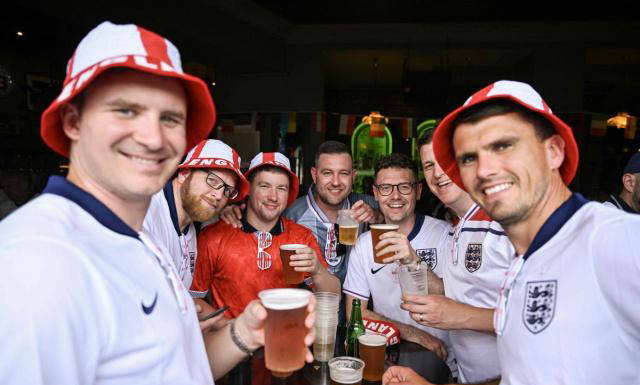 雷速官网下载-德国主场战胜英格兰，压制对手进攻-第1张图片-雷速官网