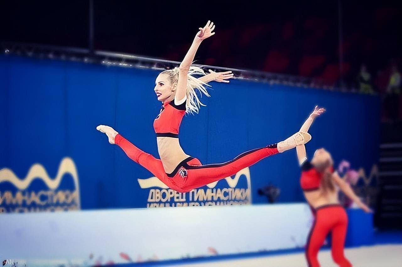 雷速官网下载-俄罗斯体操运动员曼妙身姿，赢得青睐-第1张图片-雷速官网
