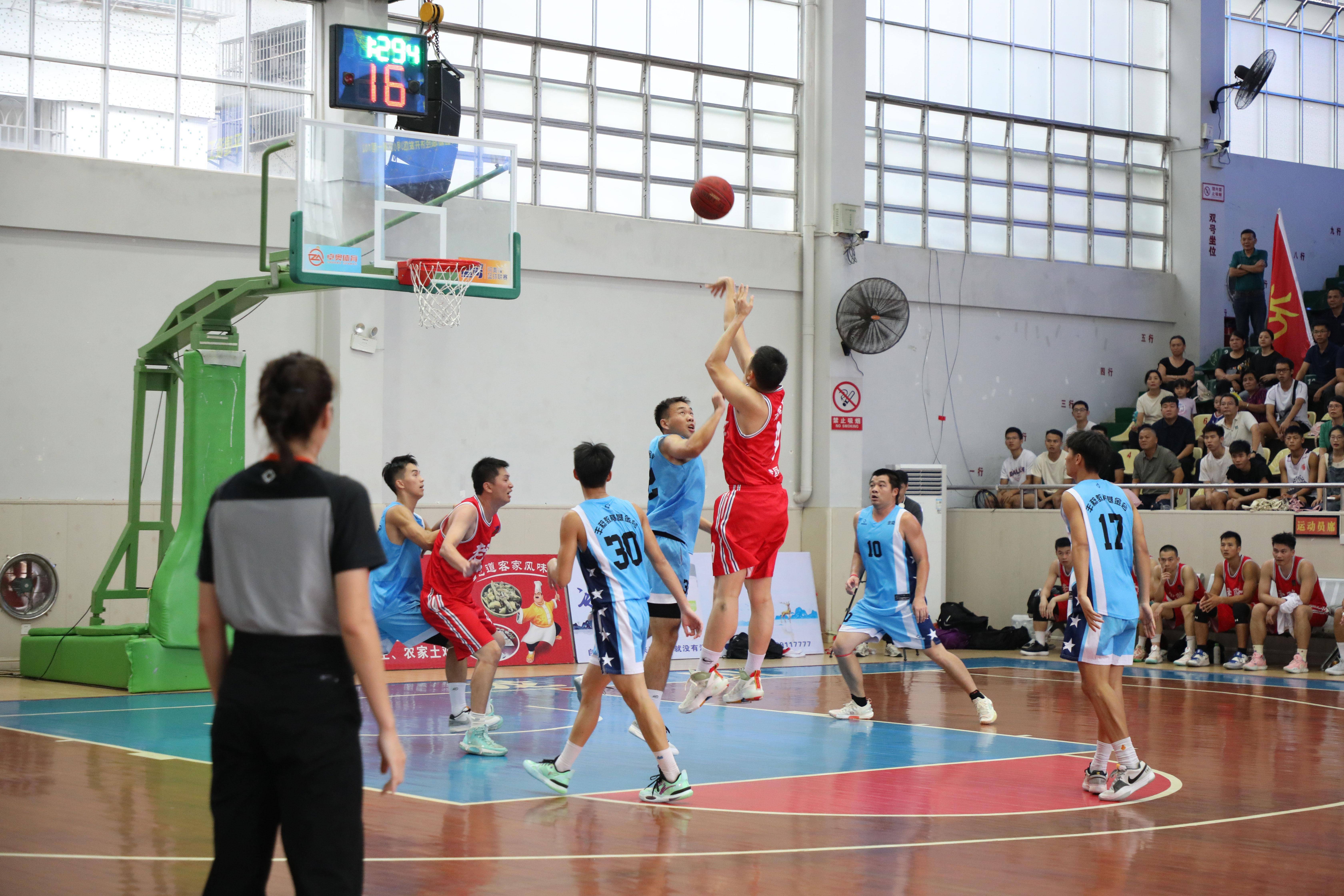 雷速官网-篮球联赛总决赛进入白热化战斗,胜负难言-第2张图片-雷速官网 雷速官网-篮球联赛总决赛进入白热化战斗,胜负难言-第2张图片-雷速官网