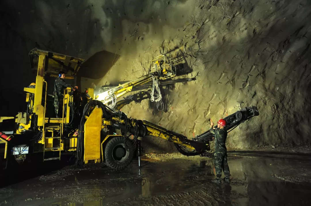 雷速官网-佛罗伦萨全面启动备战模式，维罗纳需迅速调整状态-第2张图片-雷速官网